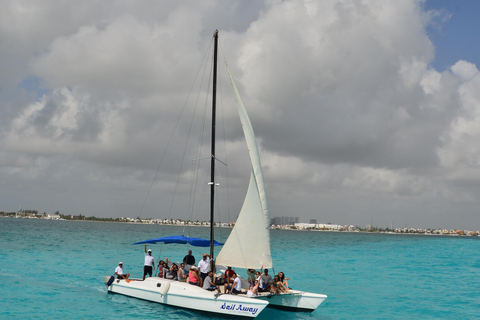 Riviera Maya:Catamaran to Isla Mujeres with lunch & open bar