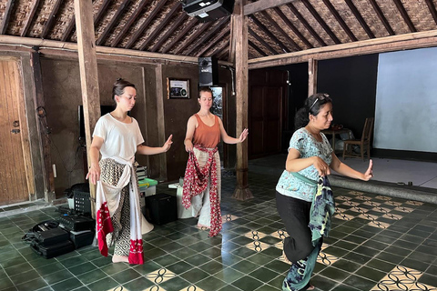 Workshop de dança javanesa com a dançarina do Kraton Palace