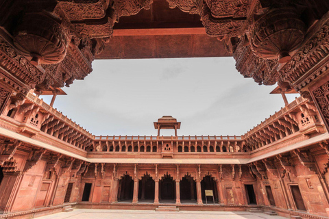 المشي واستكشاف مدينة أغرا: جولة إرشادية سيرًا على الأقدامجولة جماعية + مرشد متعدد اللغات