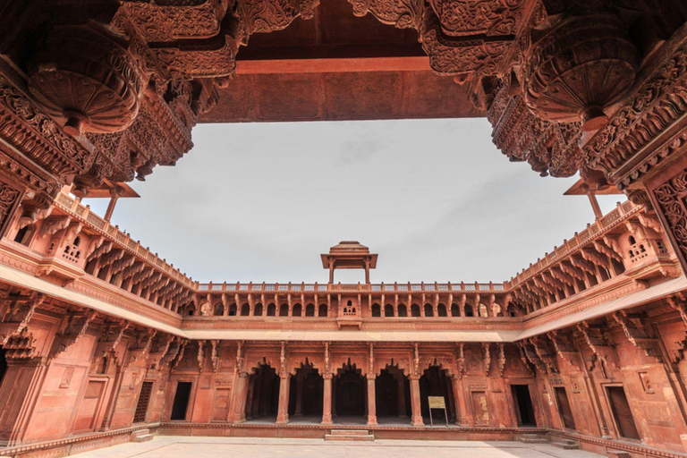 المشي واستكشاف مدينة أغرا: جولة إرشادية سيرًا على الأقدامجولة جماعية + مرشد متعدد اللغات