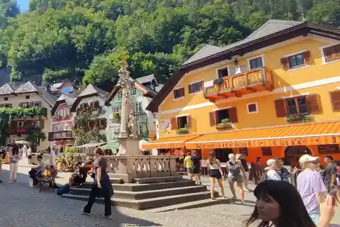 Vienna: Private Alpine Trip to Wachau, Hallstatt, & Salzburg