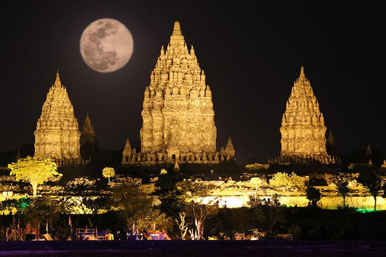 yogyakarta : coucher de soleil sur le temple de prambanan et ballet du ramayana