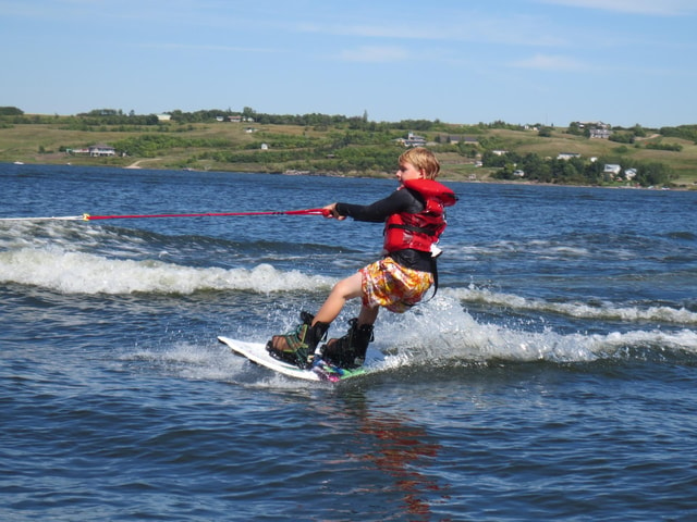 Wakeboard/ski, Wakesurf and Tubing experience pleasure boat