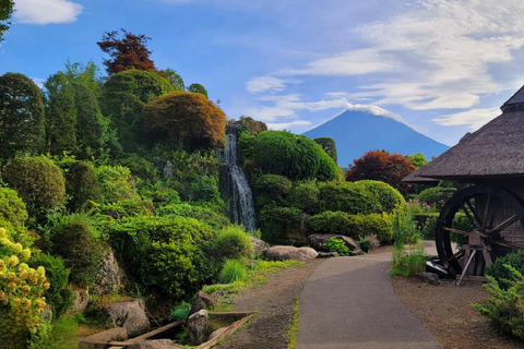 Tokyo : Excursion d'une journée à la 5e station du Mont Fuji, dans la région du Fuji et à Kawaguchiko8:20 Rendez-vous au bureau de poste de Shinjuku