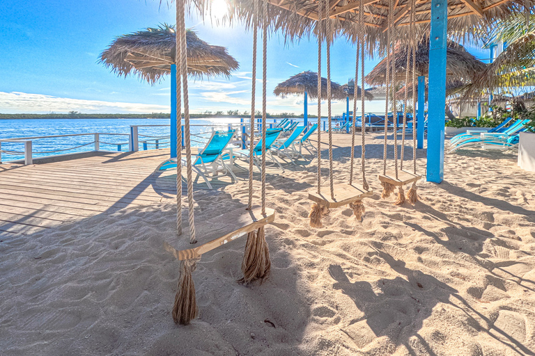 Nassau: Beach Day at SunCay incl. Lunch - Boat Tour SunCay Beach Adventure incl. Lunch - Boat Tour