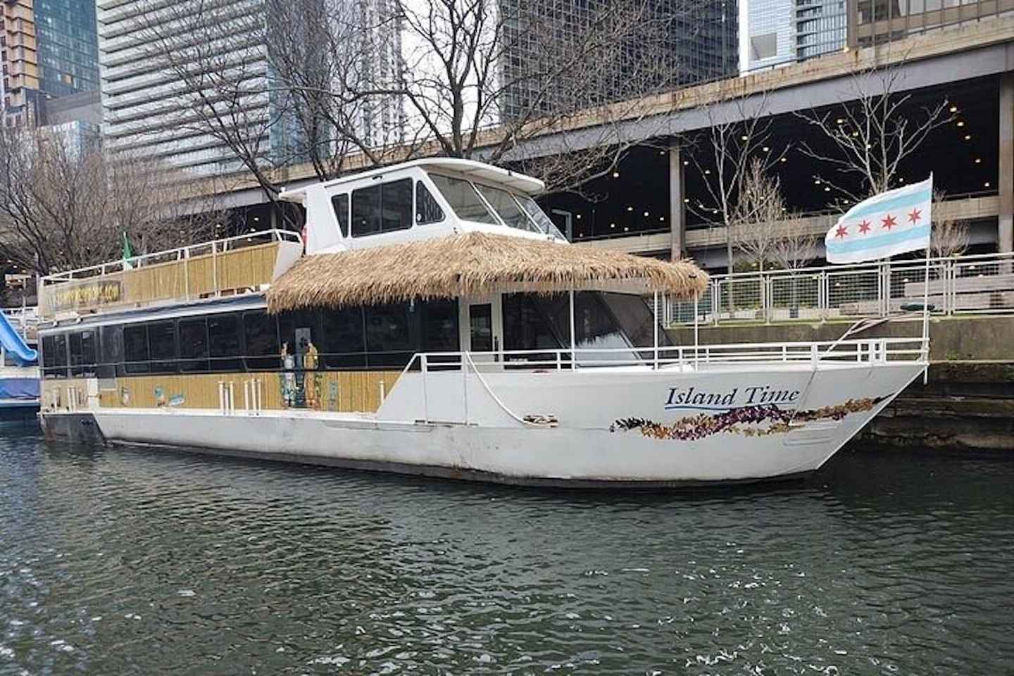 Chicago: Mimosa n' Bloody Mary Cruise - Chicago: Chicago River Mimosa n' Bloody Mary Cruise