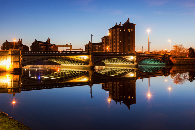 Belfast: Geführte nächtliche Hydrobike Tour auf dem Fluss Lagan