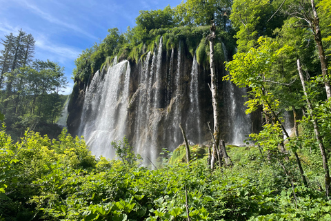 Z Zagrzebia: Jeziora Plitwickie z biletem i jednodniową wycieczką do Rastoke