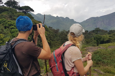 纳克尔斯峰探险和希洛亚村露营 2 日游
