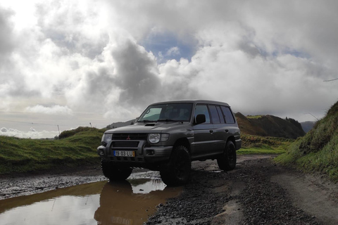 Hidden Routes of Sete Cidades: Lagoons and Unique Landscapes 4x4 Hidden Routes of the Seven Cities: Lagoons and Unique Landscapes 4x4