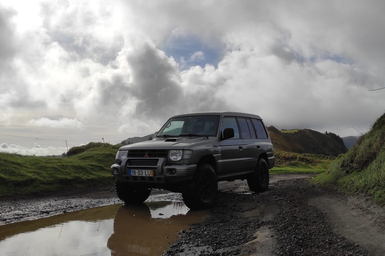 Hidden Routes of Sete Cidades: Lagoons and Unique Landscapes 4x4 Hidden Routes of the Seven Cities: Lagoons and Unique Landscapes 4x4