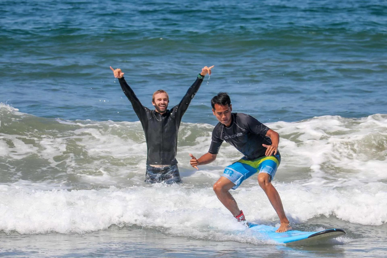 Los Angeles : Leçon privée de surf avec location de matérielManhattan Beach : Leçon privée de surf avec location