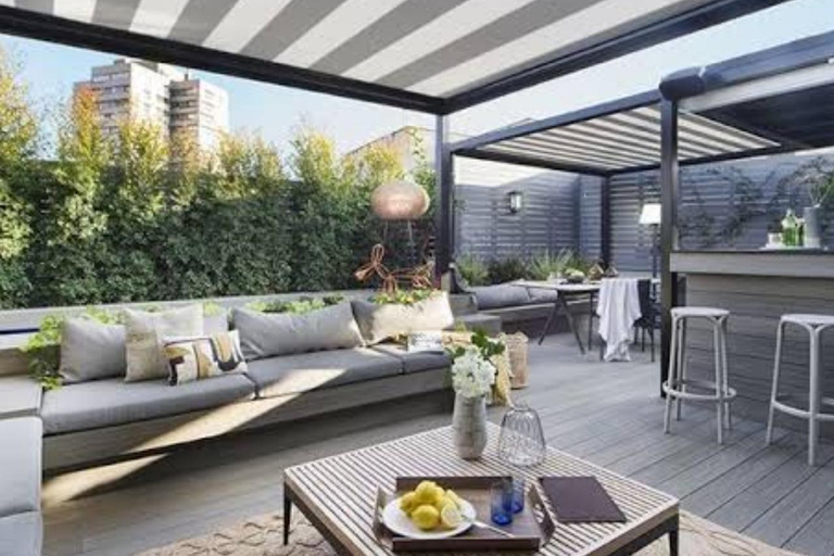 Botswana: Rooftop Dinner & Watching Hunting Birds in Ocean