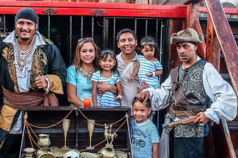 Cancun: Kolacja z homarem na statku pirackim Kapitan Hak