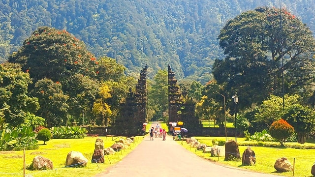 Bali: Ulun Danu Beratan Temple, Waterfall & lake view tour