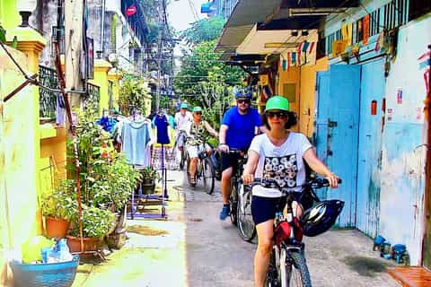 Bangkok Bike Tour: Chinatown, Flower Market & Turtle Feeding - Image 3