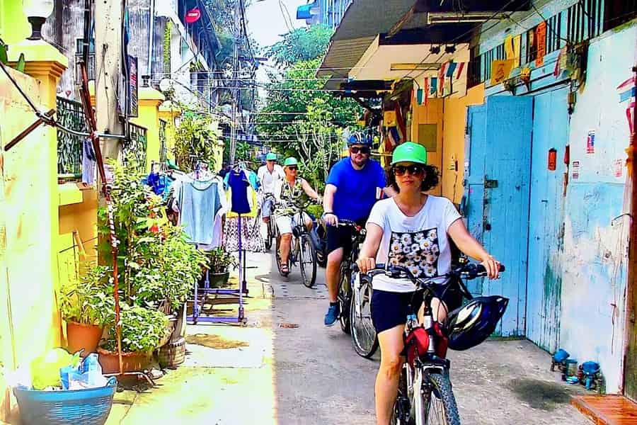 Bangkok-Radtour: Chinatown, Blumenmarkt und Schildkrötenfütterung. Foto: GetYourGuide Bangkok-Radtour: Chinatown, Blumenmarkt und Schildkrötenfütterung. Foto: GetYourGuide