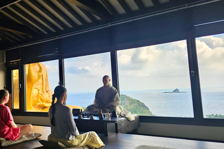 Jeju: Tea Meditation in a temple with Head Monk