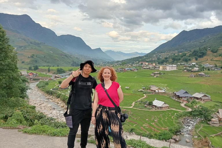 Von Hanoi aus: 2-tägige Sapa-Trekking-Tour mit Unterkunft und MahlzeitenAb Hanoi: 2-tägige Sapa Trekking Reise mit Unterkunft und Verpflegung
