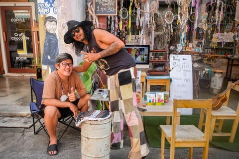 Phuket: Old Town Street Art Walk & Tile Painting Workshop