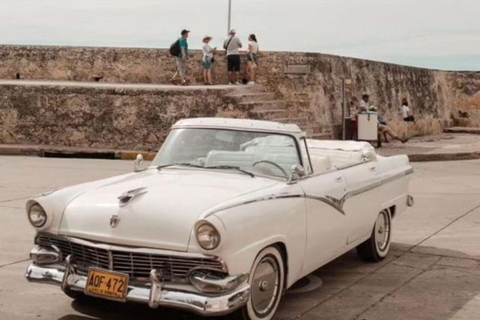 Tour privato in auto d'epoca a Cartagena