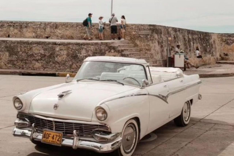 Tour privato in auto d'epoca a Cartagena
