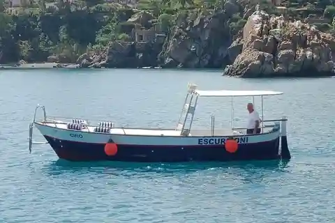 Cefalù: boat ride with swimming and aperitif