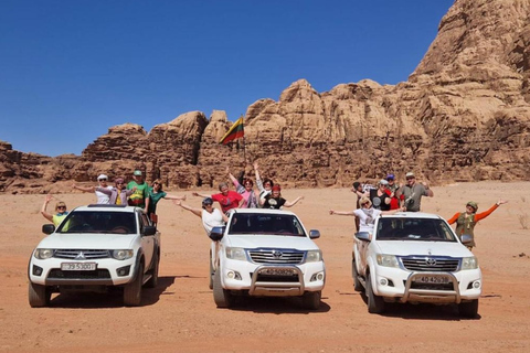 Wadi Rum: Sunset Jeep Tour with Rumsky Stargazing Activity