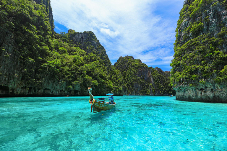 Phuket: Phi Phi Islands Yacht Cruise with Thai Longtail Boat FD1 Phi Phi Tour – Excluding National Park Fee