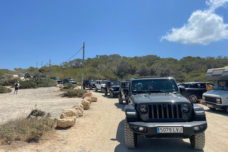 Ibiza: Private Jeep Wrangler Tour & Lunch at Beach Rest.
