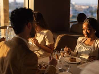 Paris : Dîner matinal à la Brasserie Madame de la Tour Eiffel