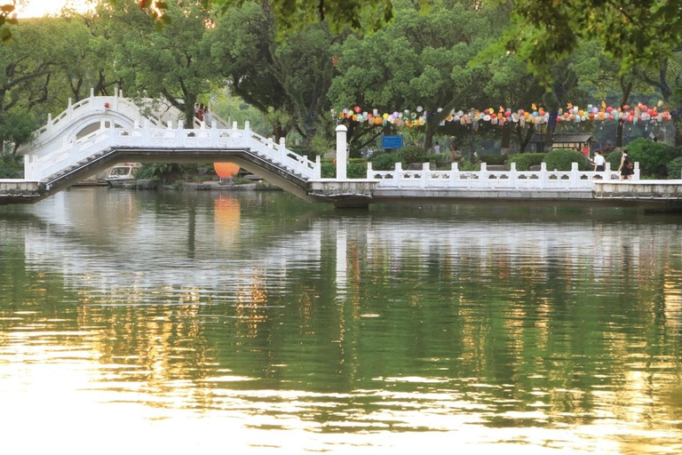 Guilin City Shared Day Trip: Elephant Hill, Cruise & Cave