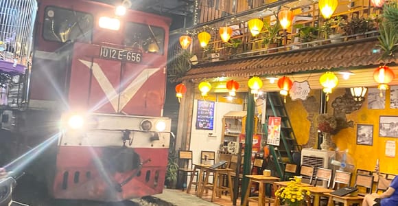 Hanoi: Guided Street Food Tour with Train Street Experience
