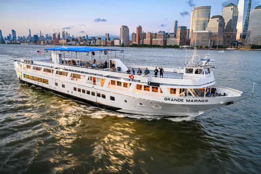 NYC: Hafenrundfahrt auf der Grande Mariner mit Sightseeing. Foto: GetYourGuide NYC: Hafenrundfahrt auf der Grande Mariner mit Sightseeing. Foto: GetYourGuide