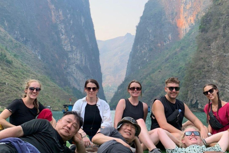 Hanoi:Bucle de Ha Giang de 3 días Easy Rider ( Parada en NinhBinh)