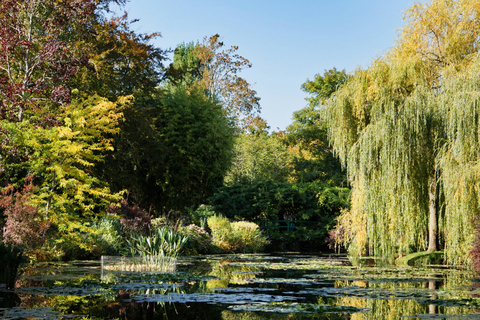 Paris: Private Round-Trip Transfer to Giverny