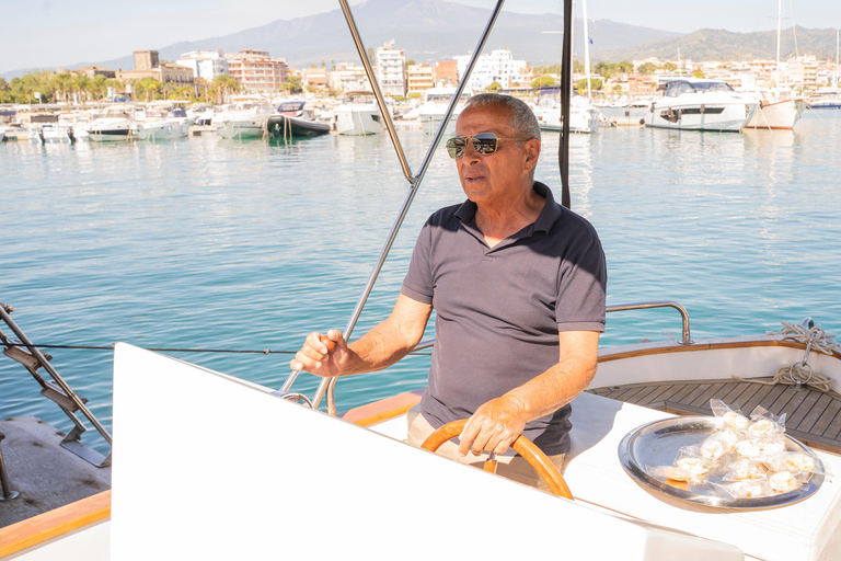 Boat trips with Ocirne in the Bay of Naxos and Isola Bella Day trips by boat with Ocirne in the Bay of Naxos and Isola Bella