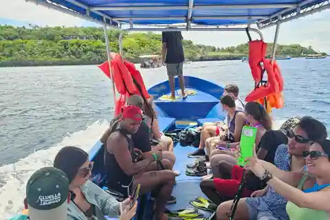 Roatan Half-Day Snorkeling Adventure and Beach