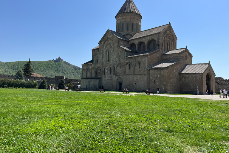 Mtskheta Tour (Kronieken van Georgië, Jvari, Svetitskhoveli)