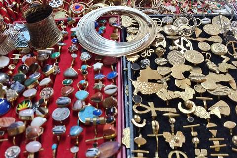 Maasai-Markt Souvenir-Shopping