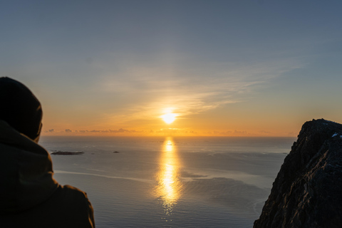 Tromsø: Midnight Sun Hike with Local Guides, Lunch & Photos