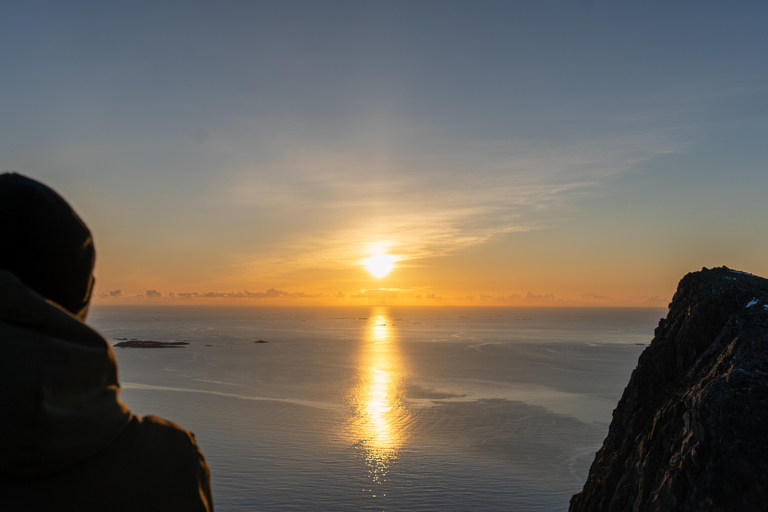 Tromsø: Midnight Sun Hike with Local Guides, Lunch & Photos