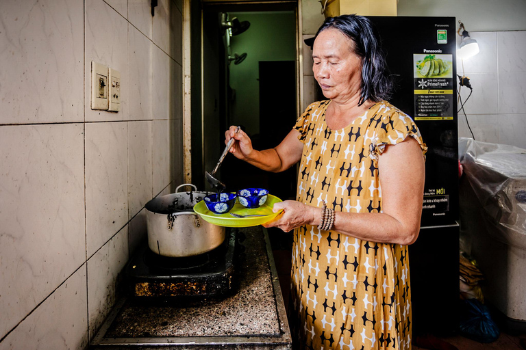 Hoi An Bites Food Tour with 15+ Tastings