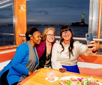 NYC: City Lights Yacht Cruise with Drink Included
