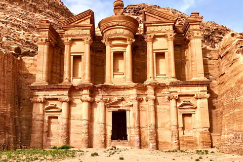 Amman: Petra, Dead sea, Aqaba, and Wadi-rum 2 days tour.Transporte e acomodação