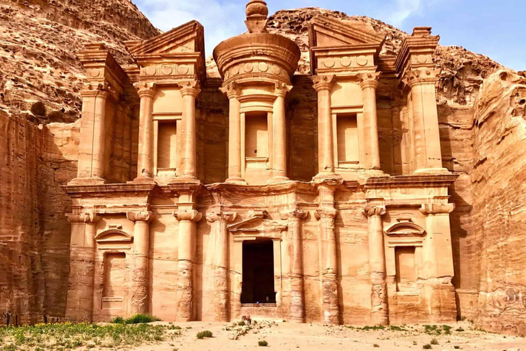 Amman: Petra, Dead sea, Aqaba, and Wadi-rum 2 days tour.Transport et hébergement