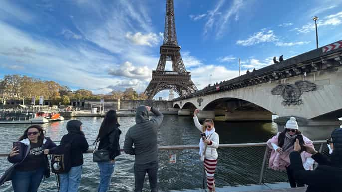 París: Crucero de 1 hora por el Sena con salida desde la Torre Eiffel