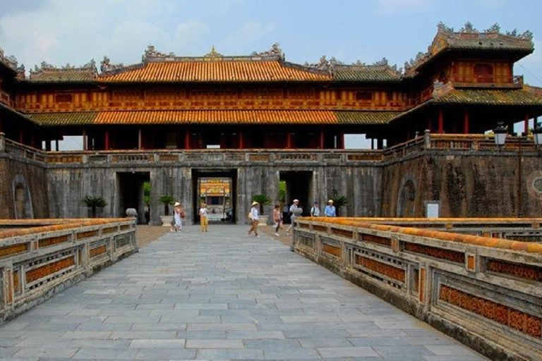 Private Car to Hue city tour &amp; back from Hoi An/Da Nang