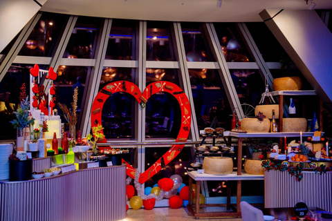 Colombo: Lotus Tower 360° Revolving Buffet & Tuk-Tuk Safari Meet at Lotus Tower Entrance: Restaurant Lunch/Dinner Buffet