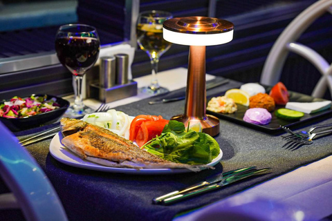 رحلة عشاء بحرية في مضيق البوسفور مع مشروبات وترفيه غير محدودمشروبات غازية غير محدودة وبدون تحويل